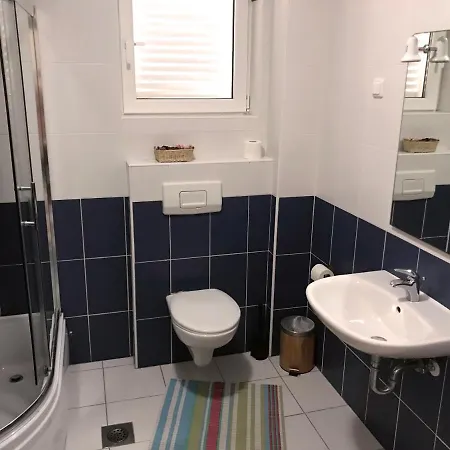 Kristina Apartmanház *